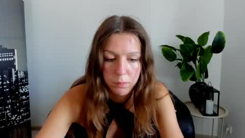 lunaa_x44 online show from July 30, 9:05 am