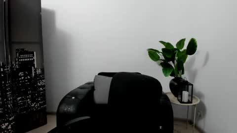 lunaa_x44 online show from August 7, 10:21 pm