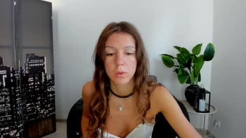 lunaa_x44 online show from August 11, 8:27 am
