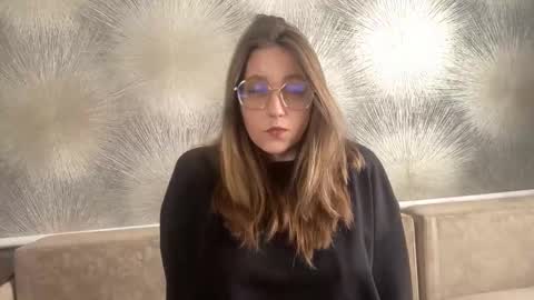 lunafeather online show from March 4, 4:43 am