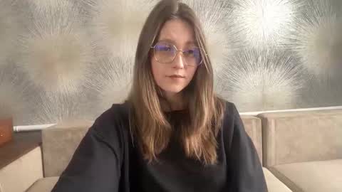lunafeather online show from March 4, 5:49 am
