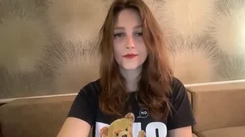lunafeather online show from March 8, 5:37 am