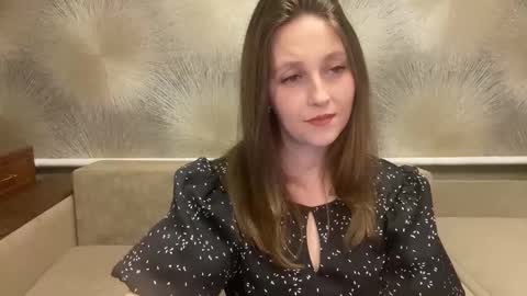lunafeather online show from March 10, 4:59 pm