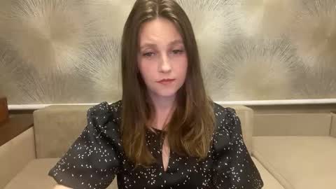lunafeather online show from March 10, 6:04 pm
