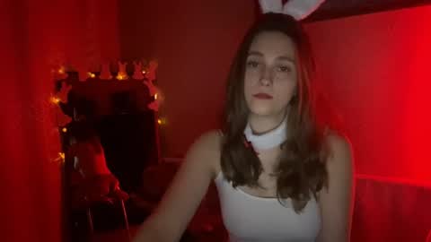 lunafeather online show from April 3, 8:06 pm