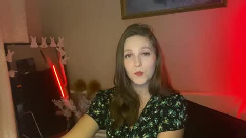 lunafeather online show from April 5, 4:37 pm