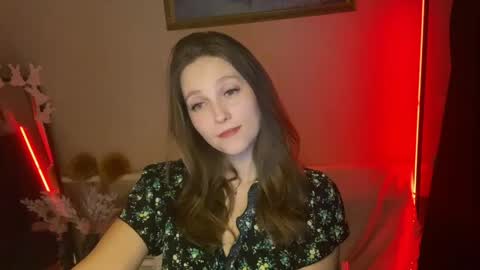 lunafeather online show from April 5, 5:43 pm