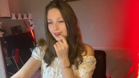 lunafeather online show from April 6, 6:56 pm