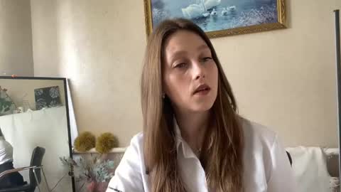 lunafeather online show from April 25, 5:46 am