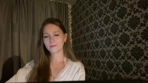 lunafeather online show from June 20, 9:59 pm