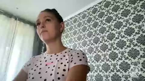 lunafeather online show from July 28, 9:37 am
