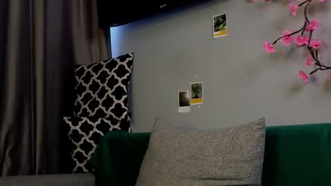 lunaire_cute online show from August 11, 9:33 am