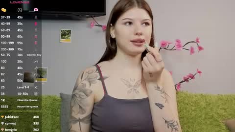 lunaire_cute online show from August 14, 7:45 am