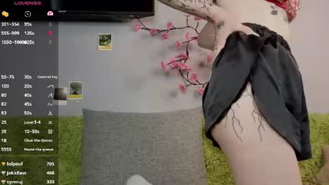 lunaire_cute online show from August 14, 12:09 pm
