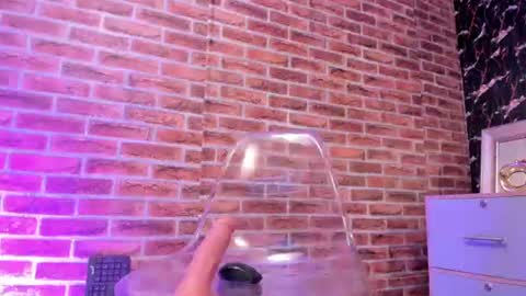 Luna  online show from August 7, 4:40 pm