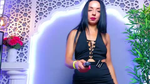 LunaLuxxe online show from August 10, 5:25 pm