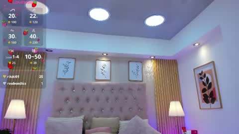 lunamillers_ online show from August 5, 6:28 pm