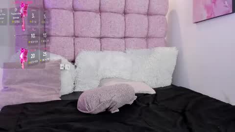 lunamillers_ online show from August 13, 5:49 pm