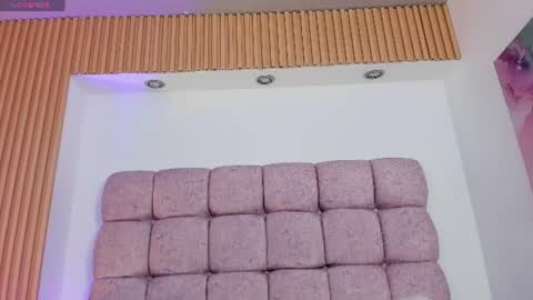 lunamillers_ online show from August 14, 3:37 pm