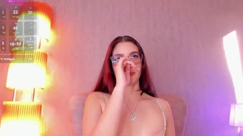 lunar_leen online show from August 8, 9:15 pm