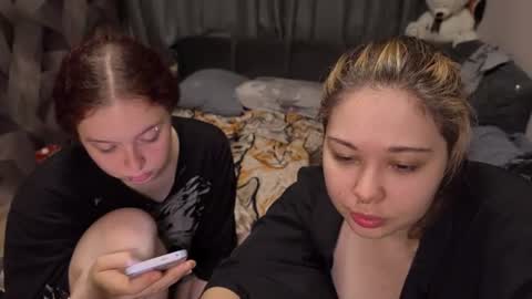 lunarcouple_ online show from August 20, 2:45 pm