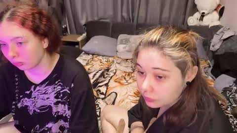 lunarcouple_ online show from August 20, 4:57 pm