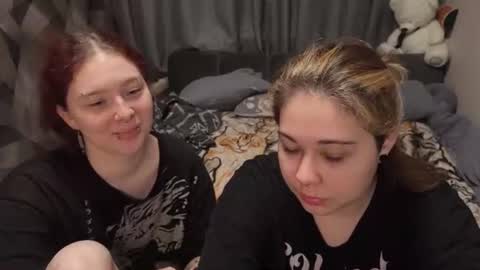 lunarcouple_ online show from August 23, 2:13 pm