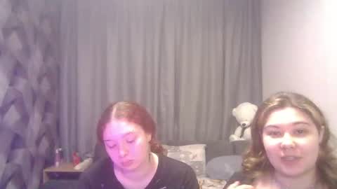 lunarcouple_ online show from August 26, 1:40 pm