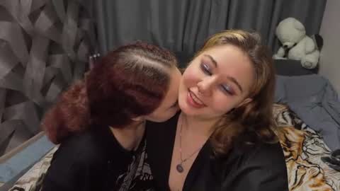 lunarcouple_ online show from September 5, 9:31 pm