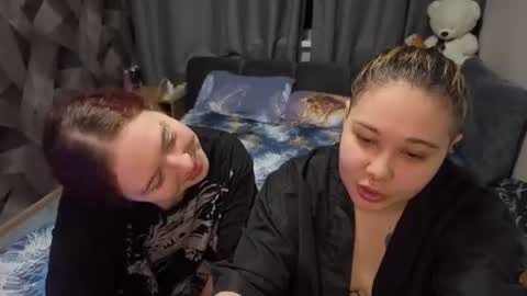 lunarcouple_ online show from September 9, 1:30 pm