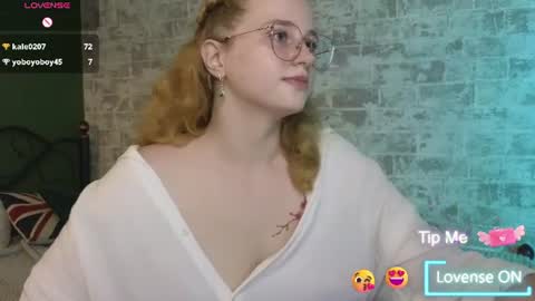 lunardreammelissa online show from August 13, 11:46 am