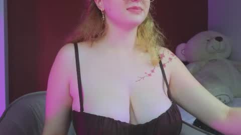 lunardreammelissa online show from August 15, 12:20 pm