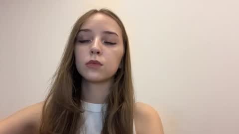 lunarleya online show from August 3, 4:25 pm