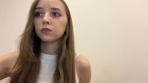 lunarleya online show from August 3, 5:31 pm