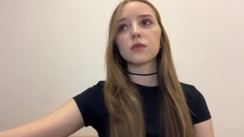 lunarleya online show from August 9, 4:30 pm