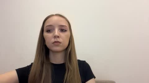 lunarleya online show from August 12, 5:37 pm