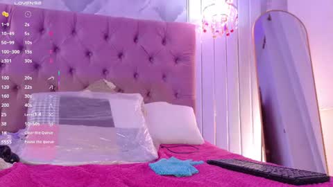 LunaRose-Next Stream at 0545hs GMT online show from August 2, 7:04 am