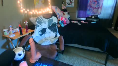 lunasynns online show from July 6, 8:23 pm