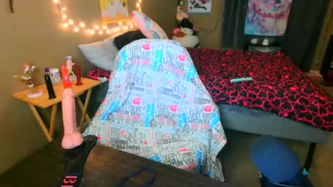 lunasynns online show from August 1, 1:33 am