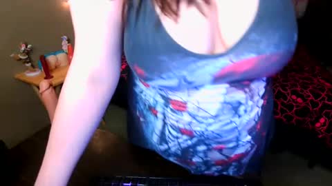 lunasynns online show from August 15, 4:49 am