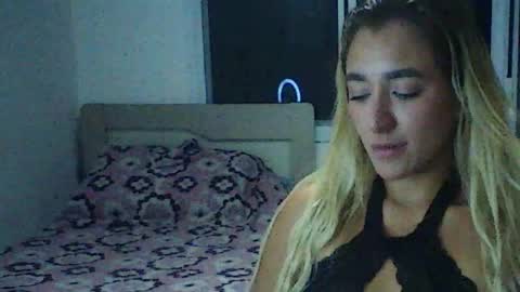 lunavelvvet online show from August 8, 3:17 am