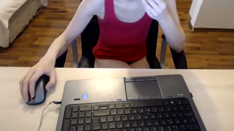 lunavibe_ online show from July 4, 1:02 pm