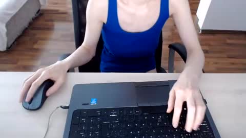 lunavibe_ online show from July 6, 12:52 pm