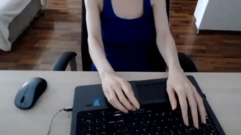 lunavibe_ online show from July 16, 12:39 pm