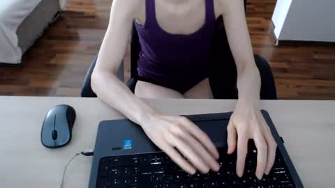 lunavibe_ online show from July 25, 12:09 pm