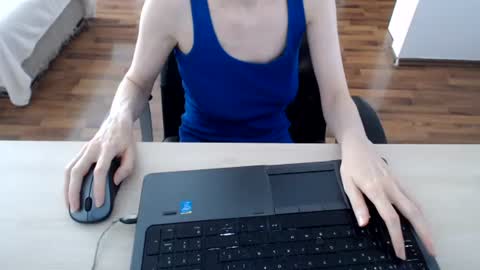 lunavibe_ online show from August 7, 11:43 am
