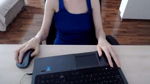 lunavibe_ online show from August 12, 11:12 am