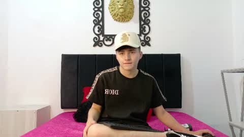 lunaydream online show from August 12, 11:34 am