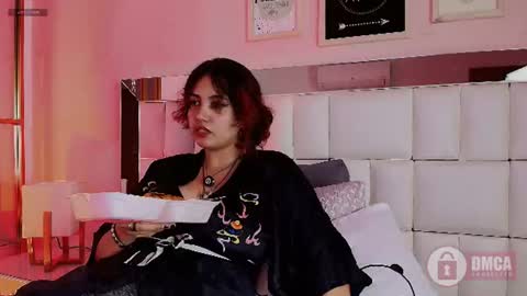 Lune  online show from August 15, 2:43 pm
