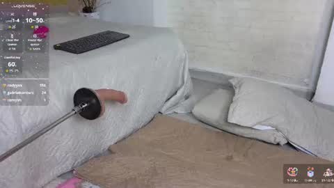 lunna__tylor online show from August 9, 8:48 am